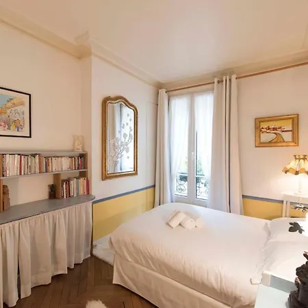 Apartment Veeve - Painting The Streets Of Pigalle Paris