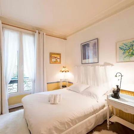 Apartment Veeve - Painting The Streets Of Pigalle Paris