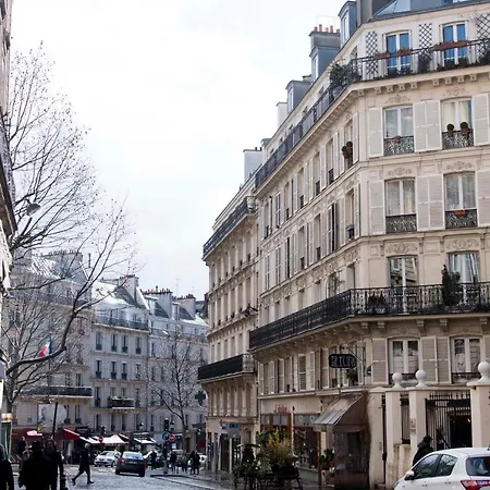 Veeve - Painting The Streets Of Pigalle Apartment *