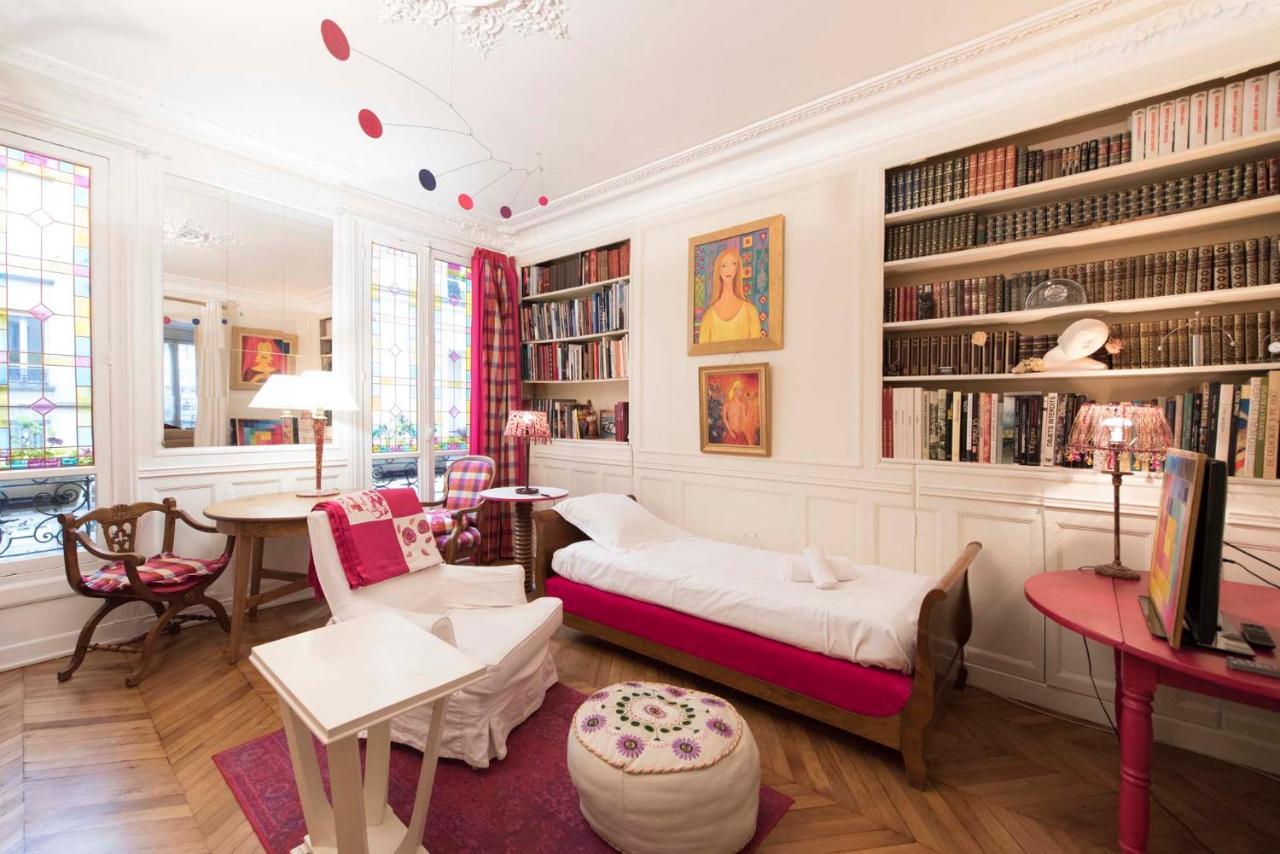 Apartment Veeve - Painting The Streets Of Pigalle Paris